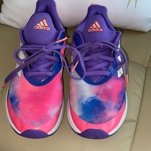 adidas Women’s Size 8 GRAPHIC RUNNING SHOES.